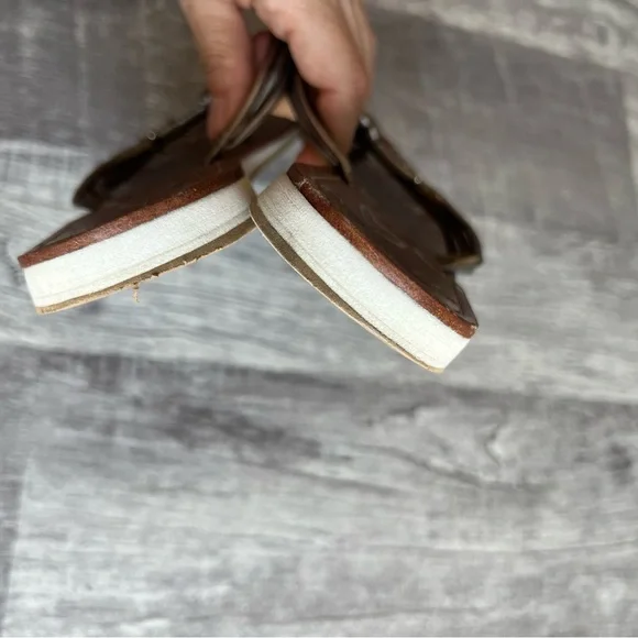 Coach Silver Leather Logo Flip Flop Sandals Women’s Size 8 - Picture 5 of 10